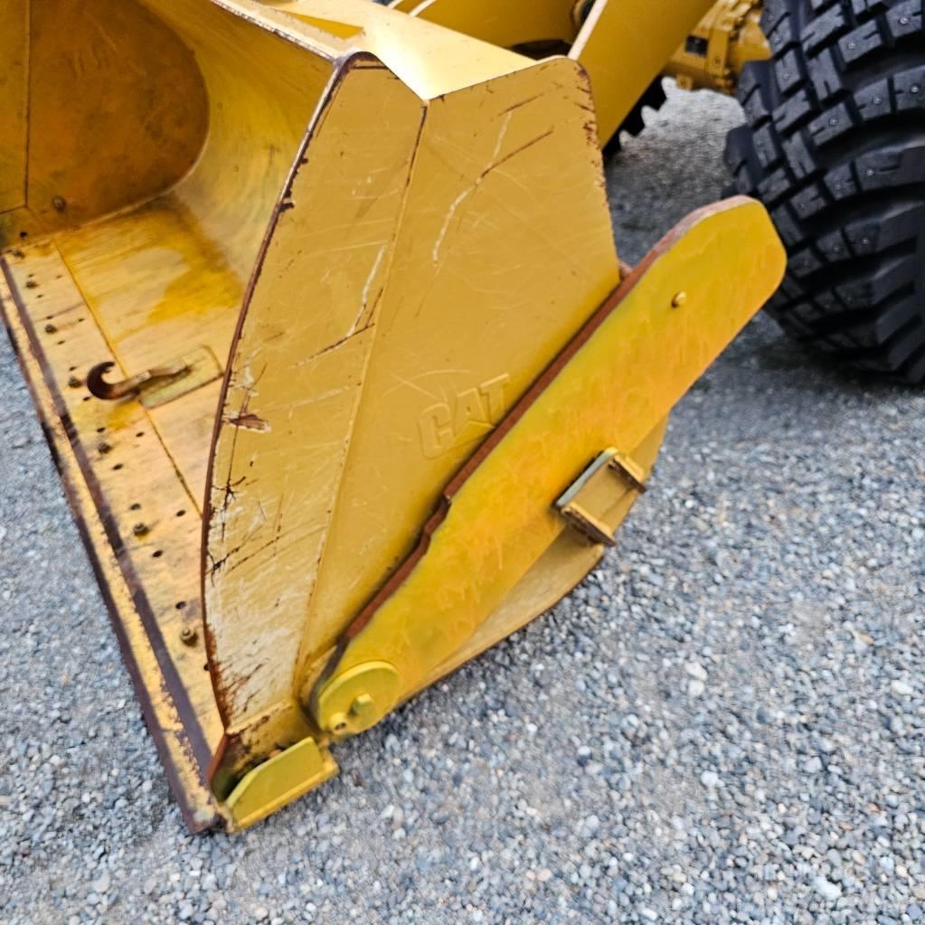 CAT 910M Incarcator pe pneuri