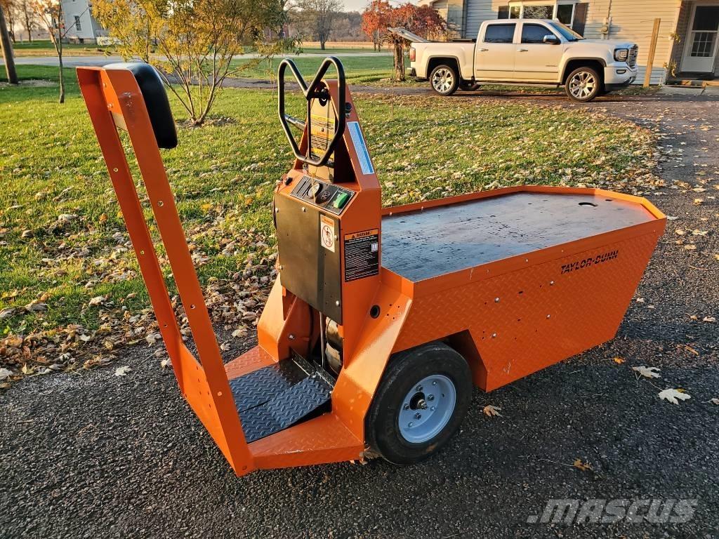 Taylor-Dunn SC090 Camioane de tractiune