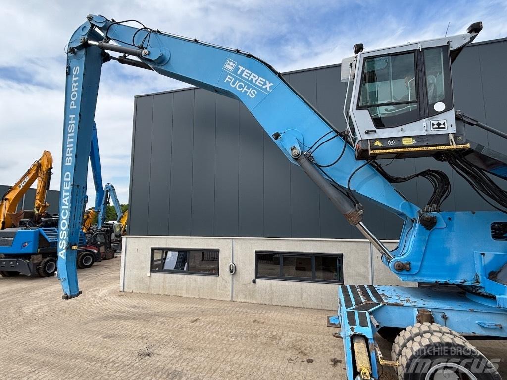 Fuchs MHL 380 Paleta de manipulare