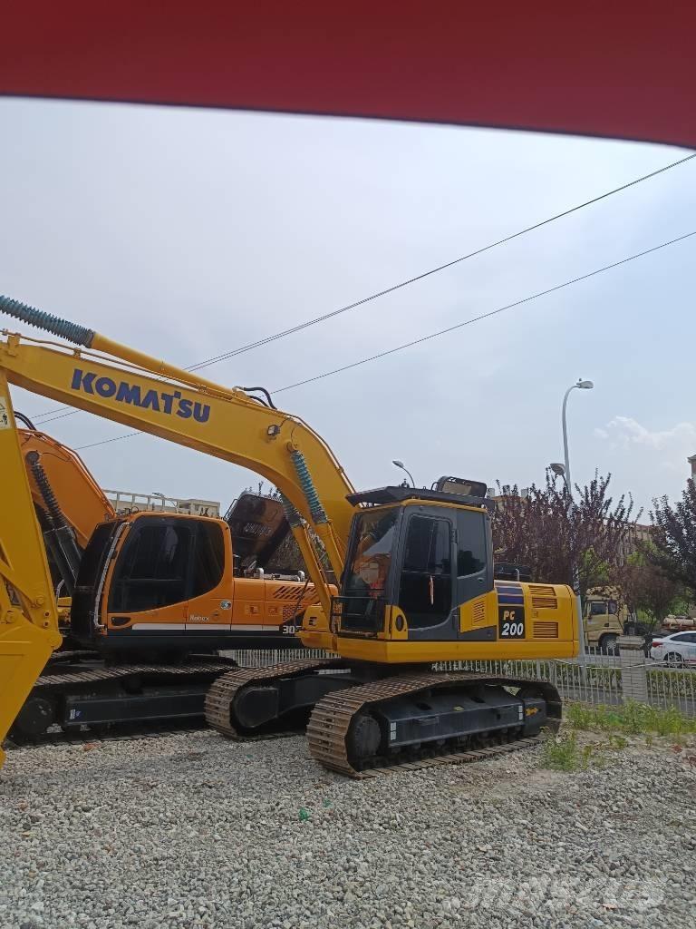Komatsu PC 200 Excavatoare pe șenile
