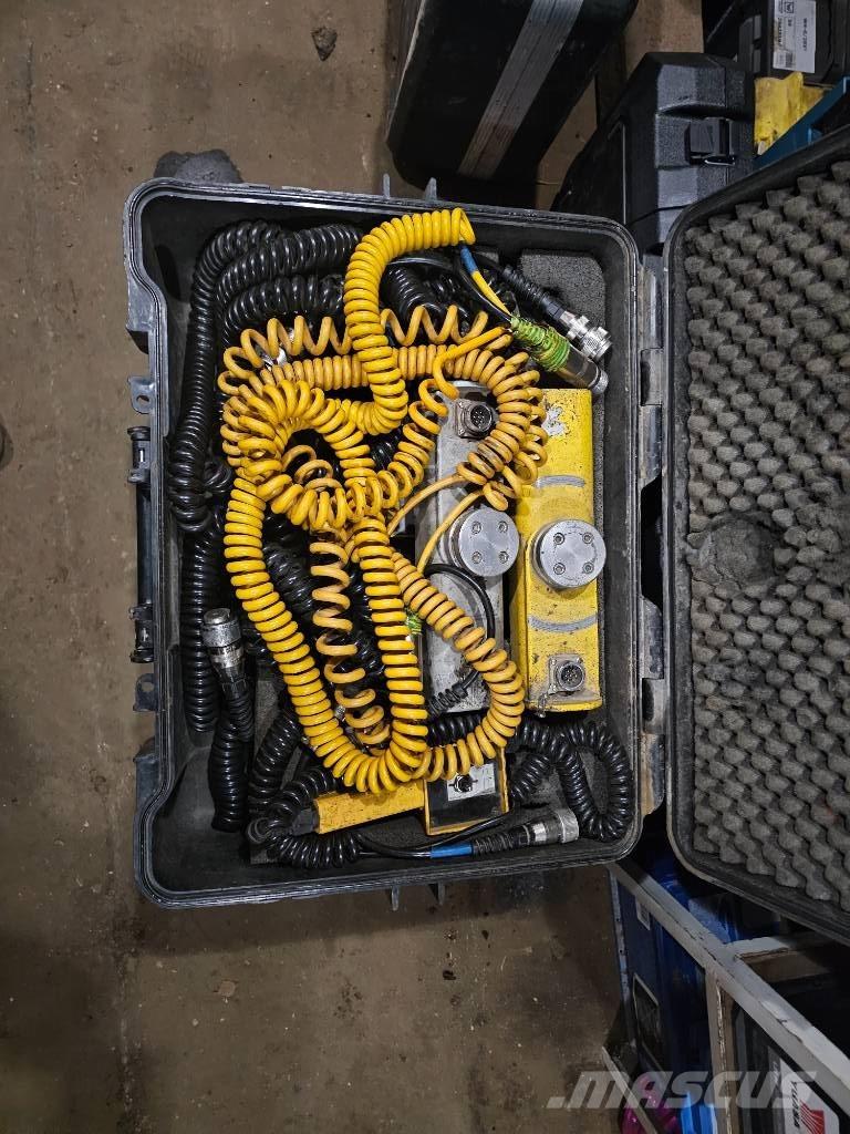 Volvo P6820C Pavatoare asfalt