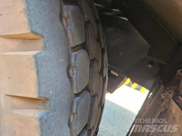 Kobelco RK 250 Macara teren accidentat