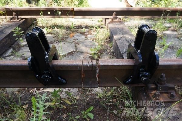  Rail carrying tongs Intretinere cale ferata