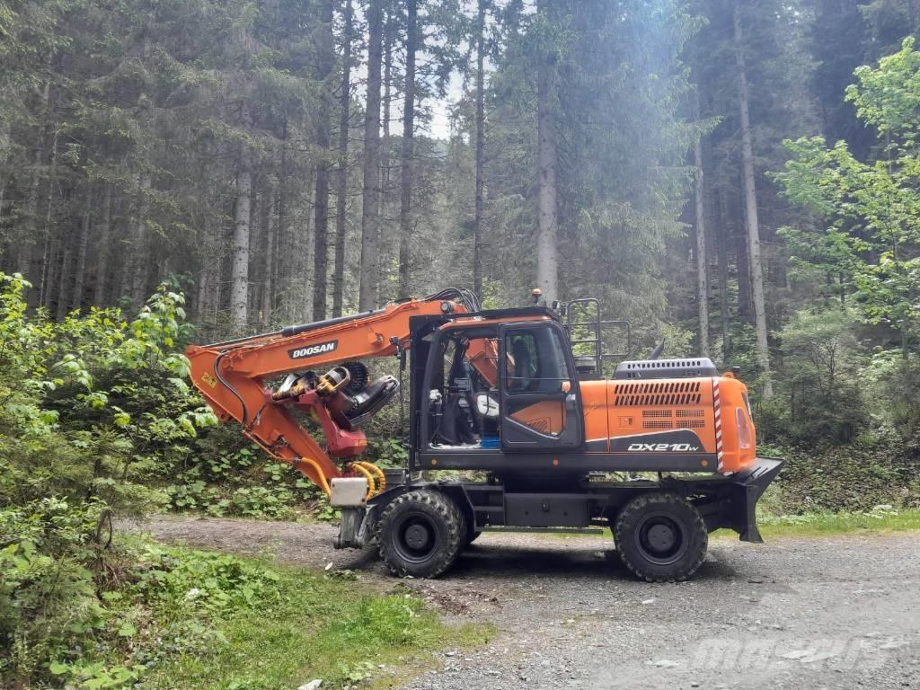 Doosan DX 210 W Excavatoare