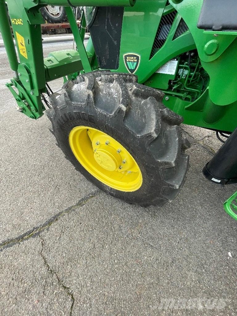 John Deere 5075 E Tractoare
