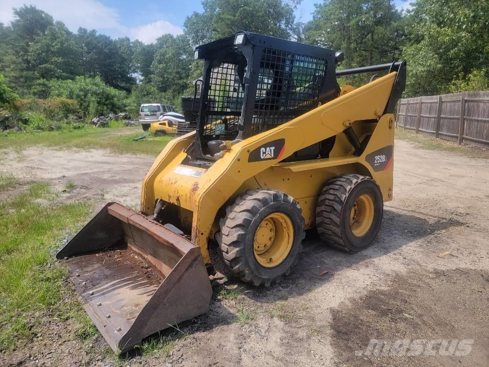 CAT 252 B 3 Mini incarcator