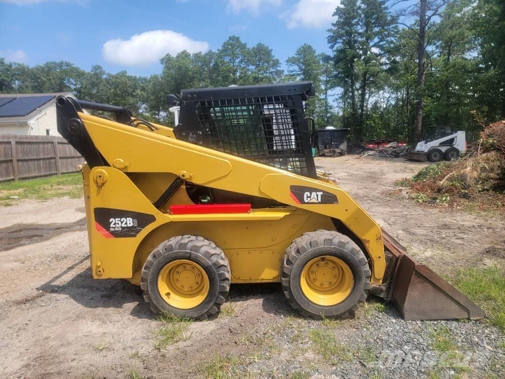 CAT 252 B 3 Mini incarcator