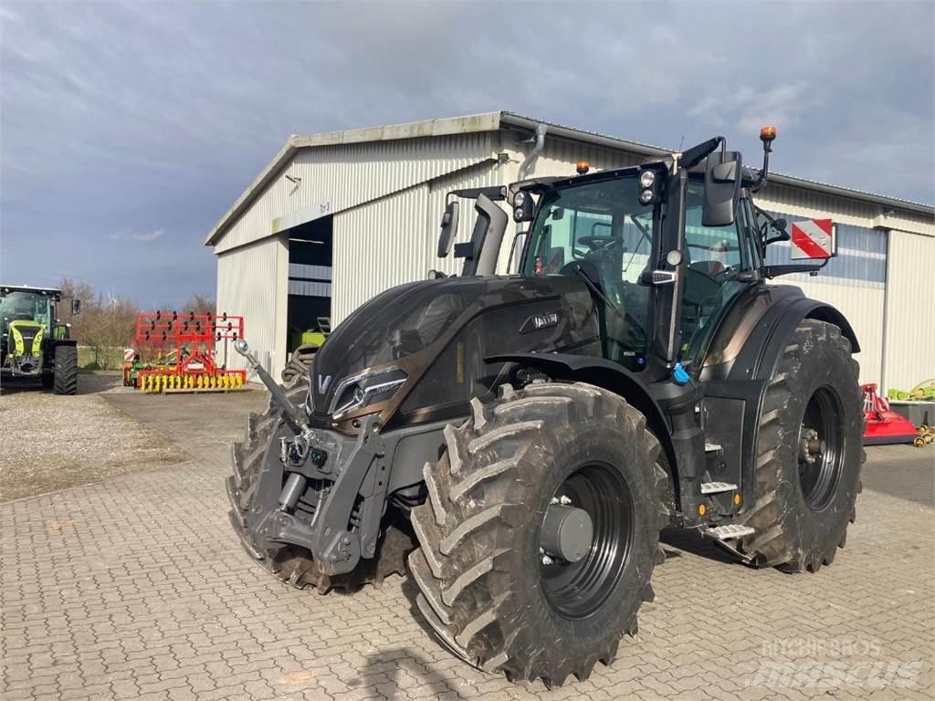 Valtra Q245 Tractoare