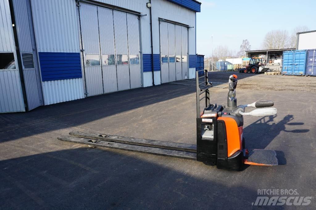 Toyota LPE250 Transpaleta cu platforma