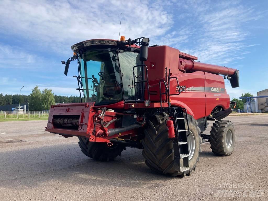 Case IH 7230 Combine de secerat