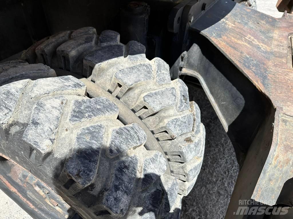 Komatsu PW130 ES-6K Excavatoare cu roti
