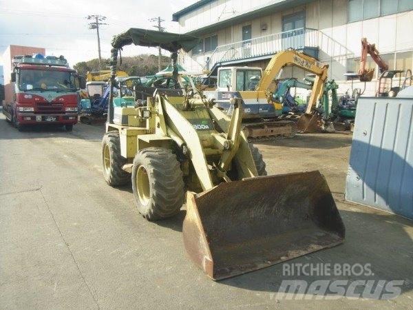 Mitsubishi WS300A Incarcator pe pneuri