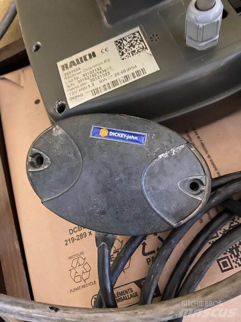 Kuhn Axis 40.1 W Împrastierea mineralelor
