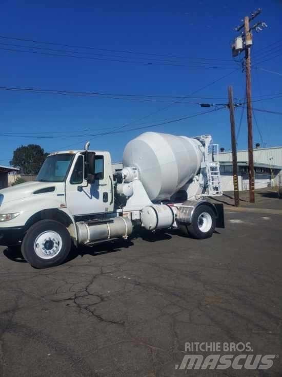 International 4300 Camioane platforma/prelata