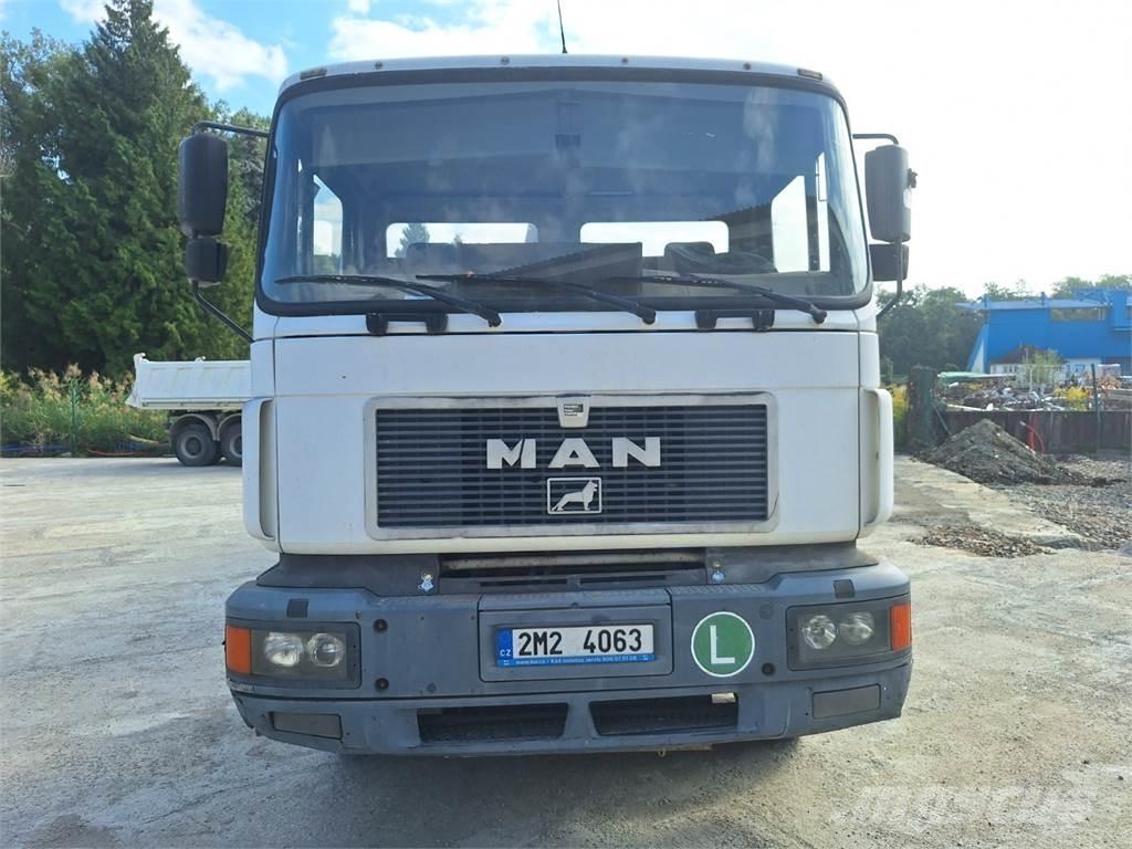 MAN 26.403 6X2 Camion cabina sasiu