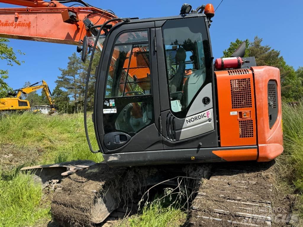 Hitachi ZX135USBL-6 Excavatoare pe șenile
