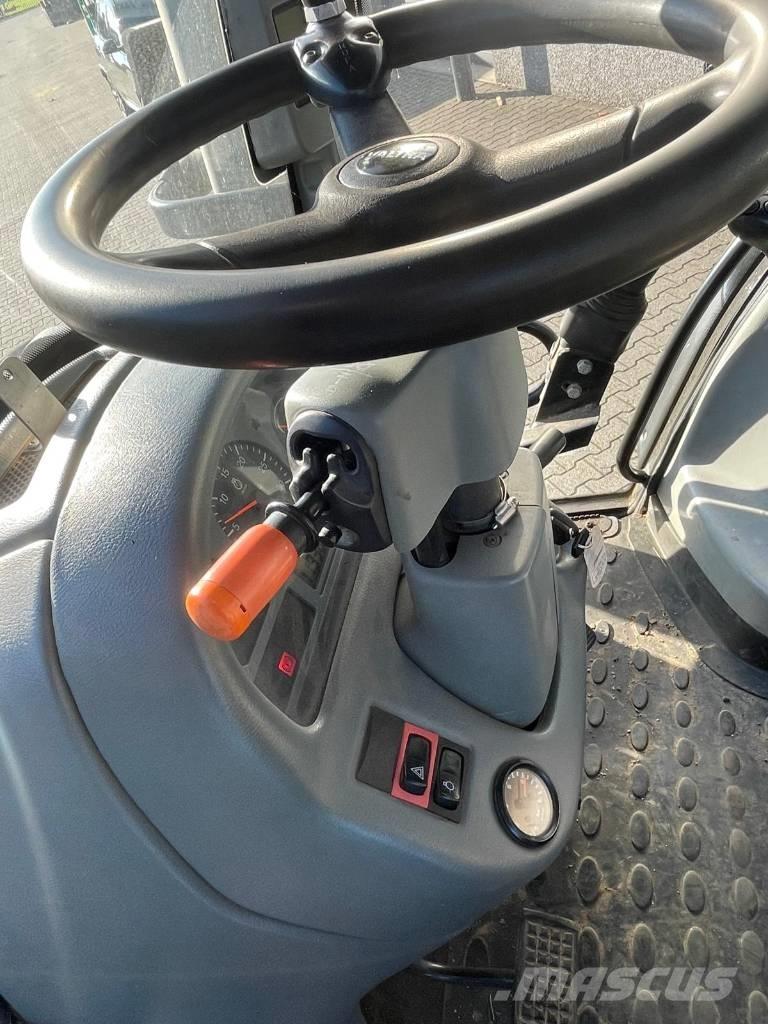 Valtra T151 tractor Tractoare