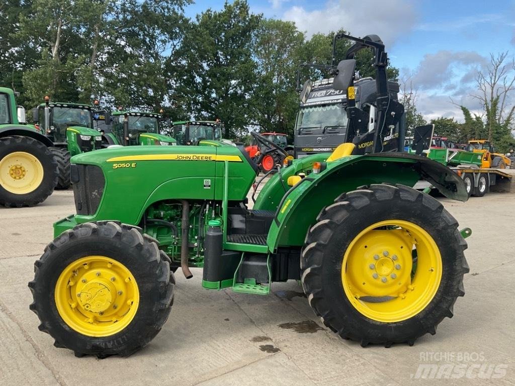 John Deere 5050E Tractoare