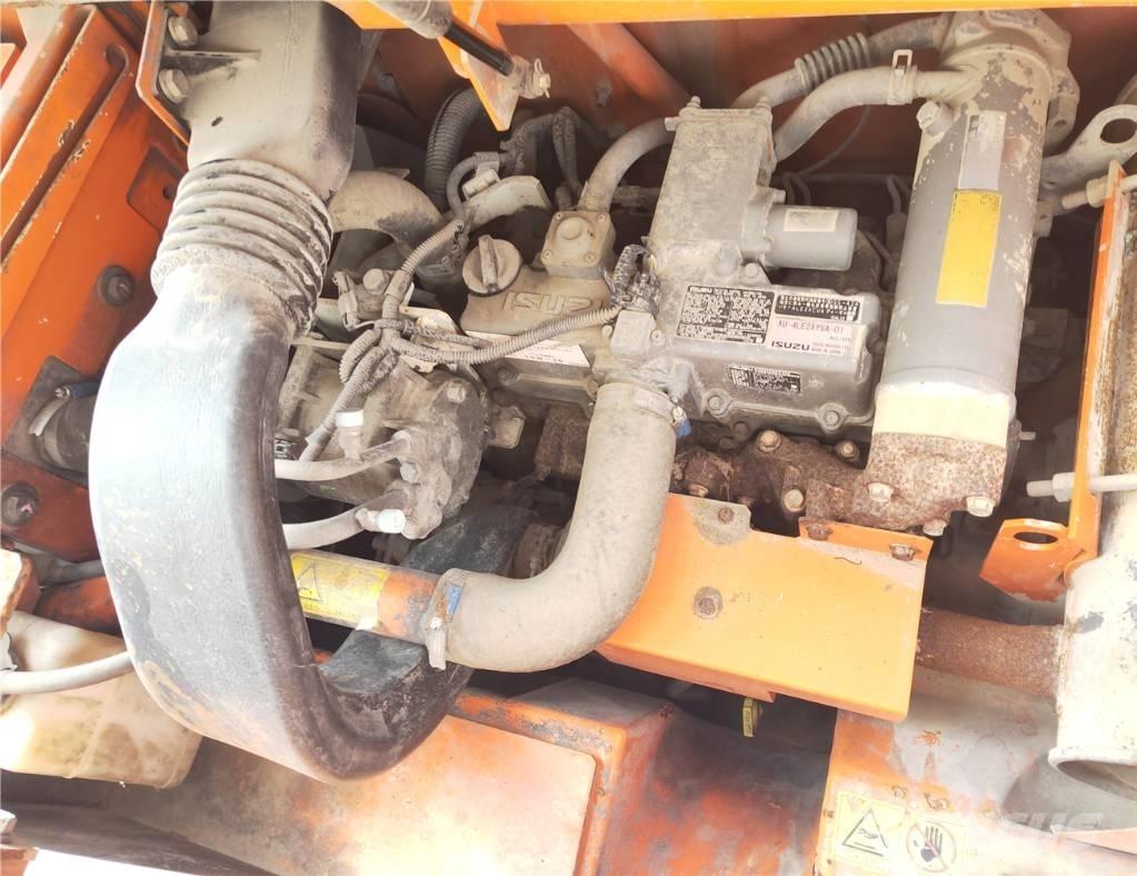 Hitachi ZX75US-3 Excavatoare 7t - 12t