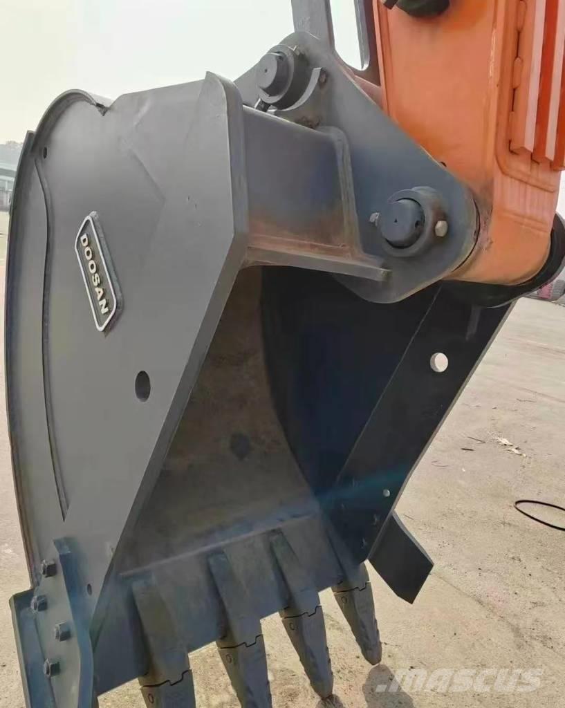 Doosan DX 220 Excavatoare pe șenile
