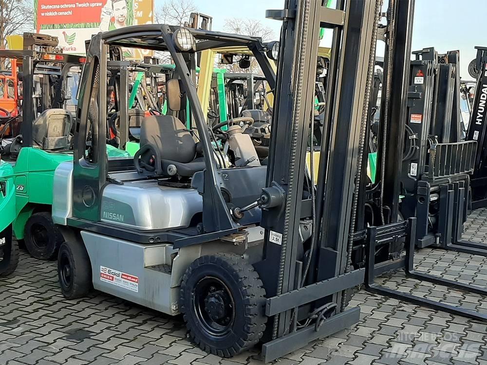 Nissan Y1D2A25Q Stivuitor diesel