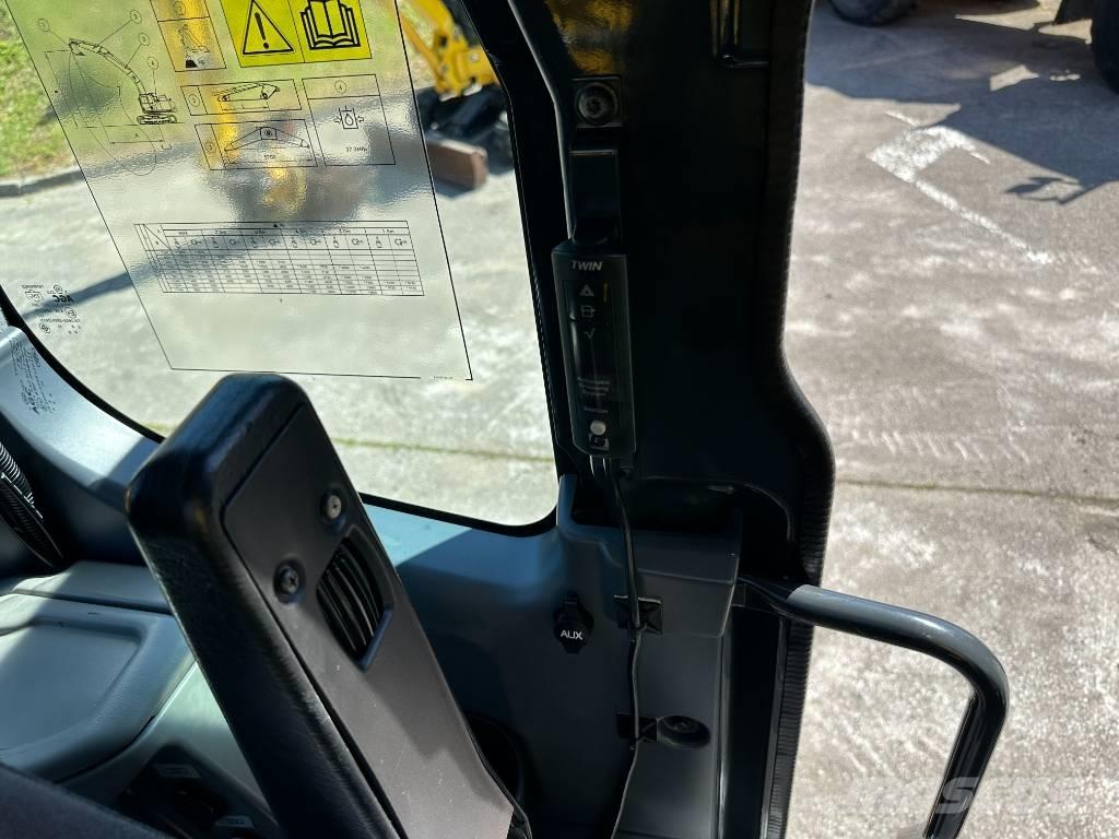 Komatsu PC210LCi-11 Excavatoare pe șenile
