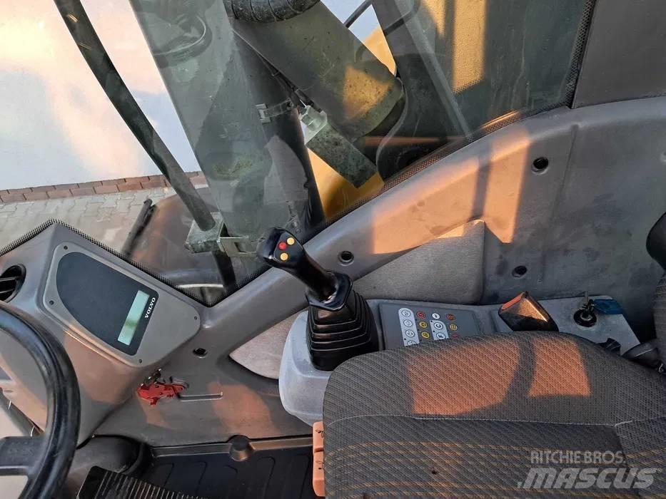 Volvo EW 140 Excavatoare cu roti