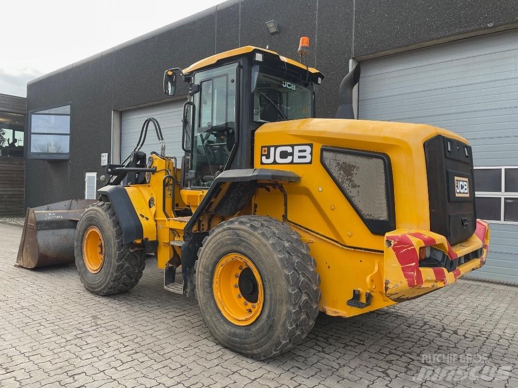 JCB 427HT Incarcator pe pneuri