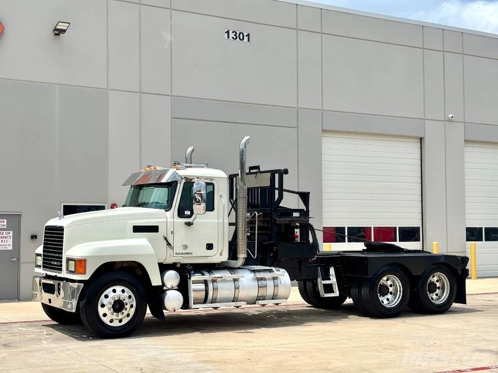 Mack CHU 613 Vehicule de recuperare