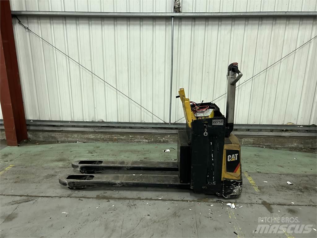 CAT NPP20N2 Transpaleta manuala