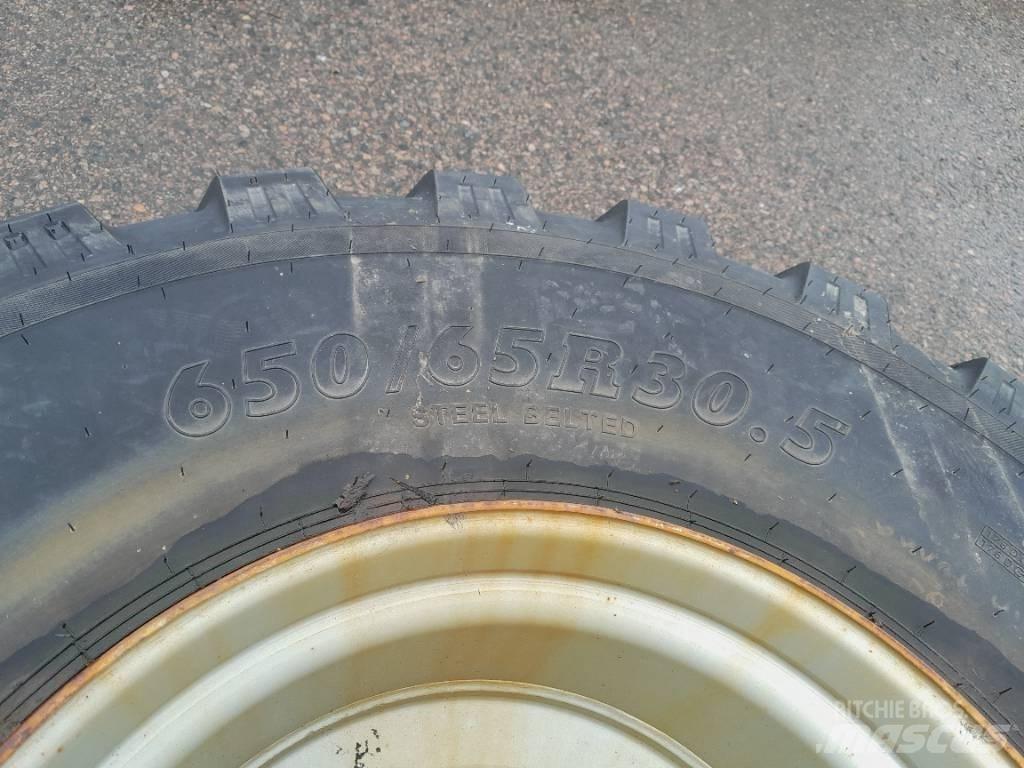 BKT 650/60R30,5 Hjul Roti