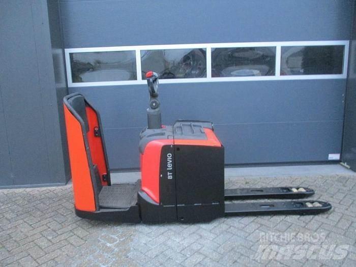 Toyota LPE 250 Transpaleta cu platforma