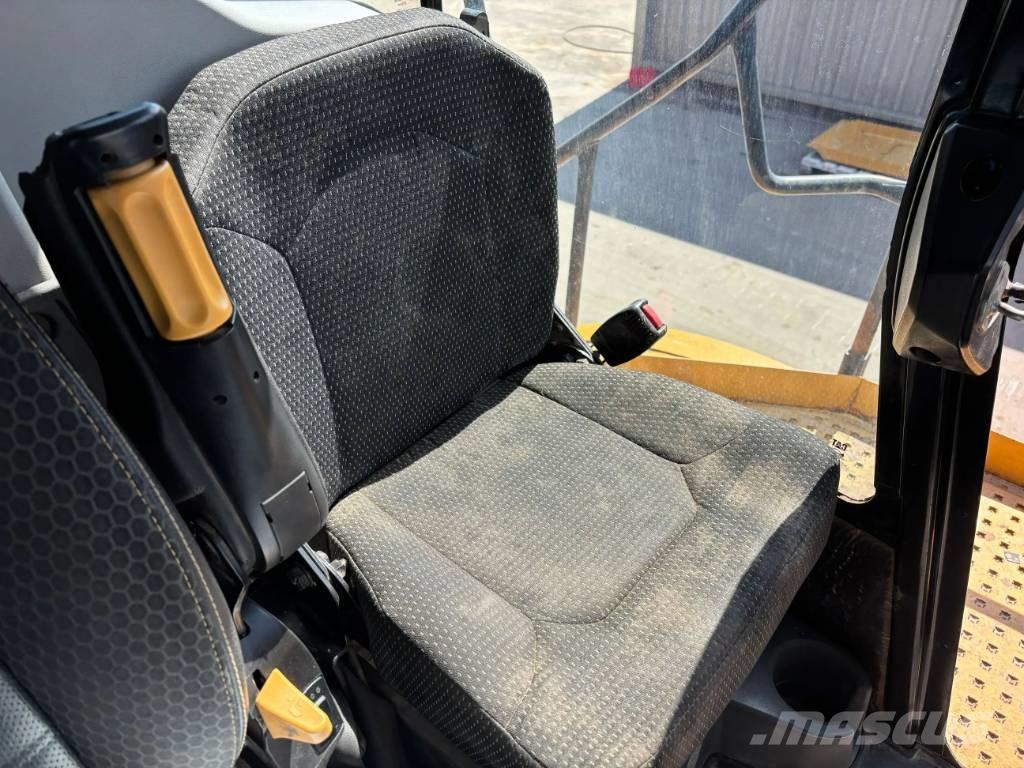 CAT 745 04A Transportoare articulate