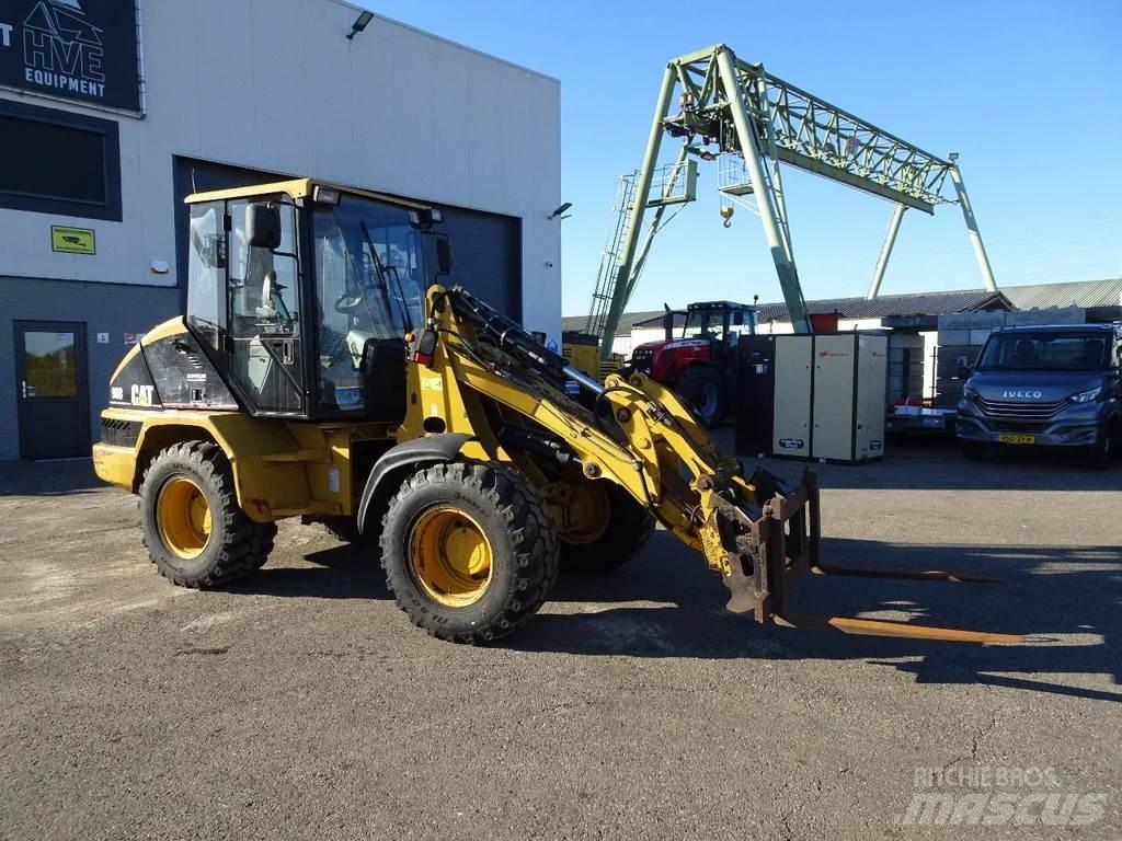 CAT 908 Incarcator pe pneuri