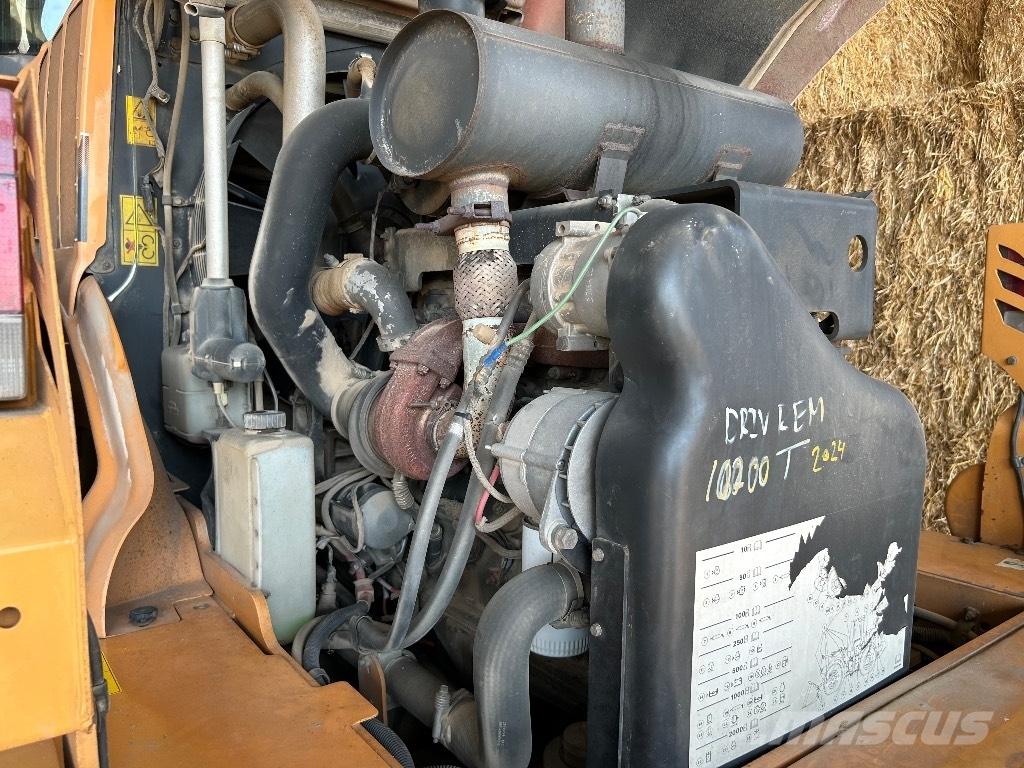 CASE 821 E Incarcator pe pneuri