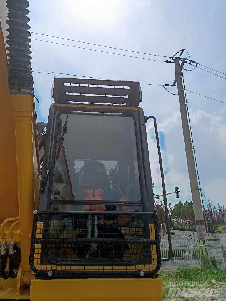 Komatsu PC 200 Excavatoare pe șenile
