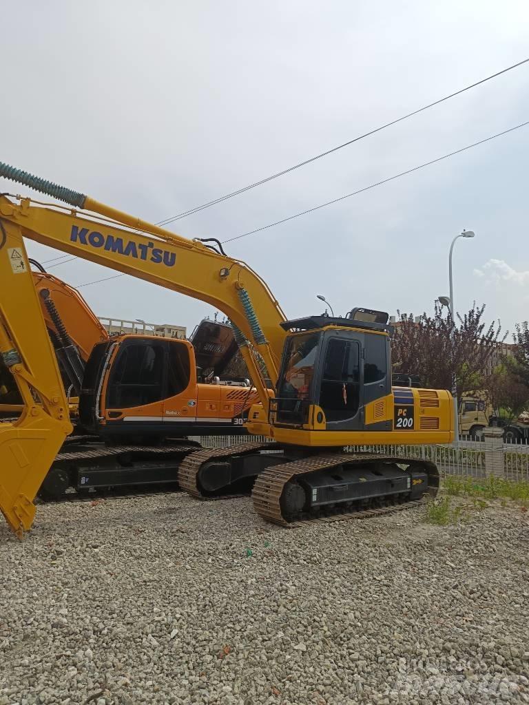 Komatsu PC 200 Excavatoare pe șenile
