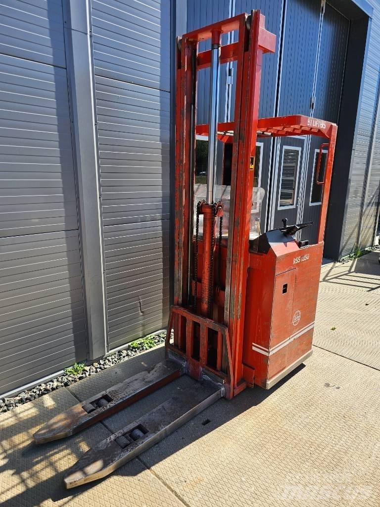 BT RSS 1350 Transpaleti autopropulsanti