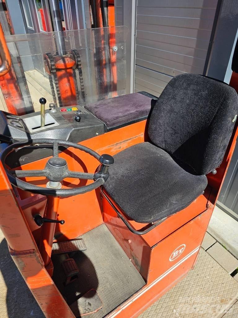 BT RSS 1350 Transpaleti autopropulsanti