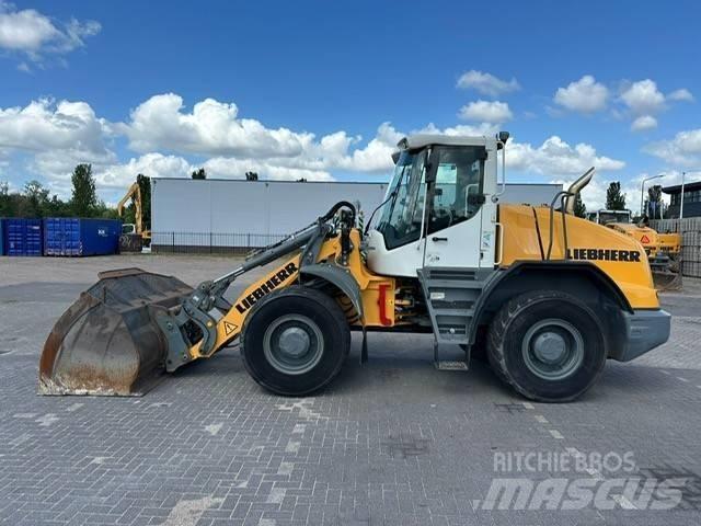 Liebherr L 538 Incarcator pe pneuri