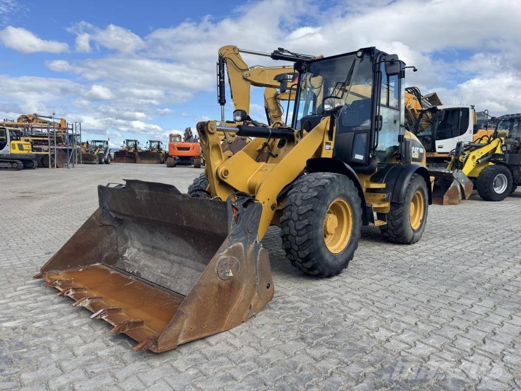CAT 908M Incarcator pe pneuri