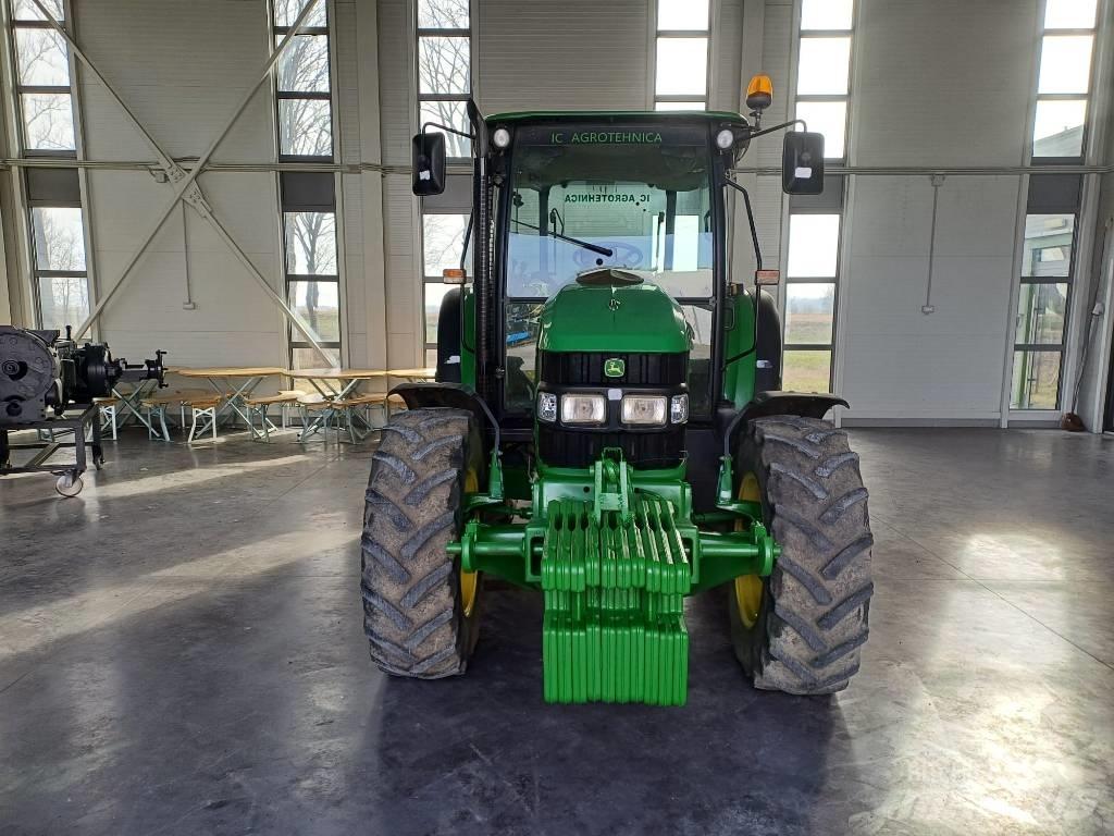 John Deere 5100 R Tractoare