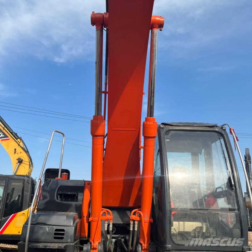 Hitachi ZX 240 Excavatoare pe șenile
