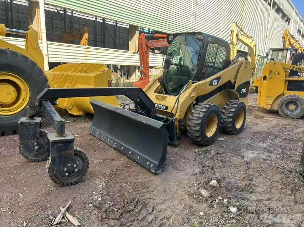 CAT 246 C Mini incarcator