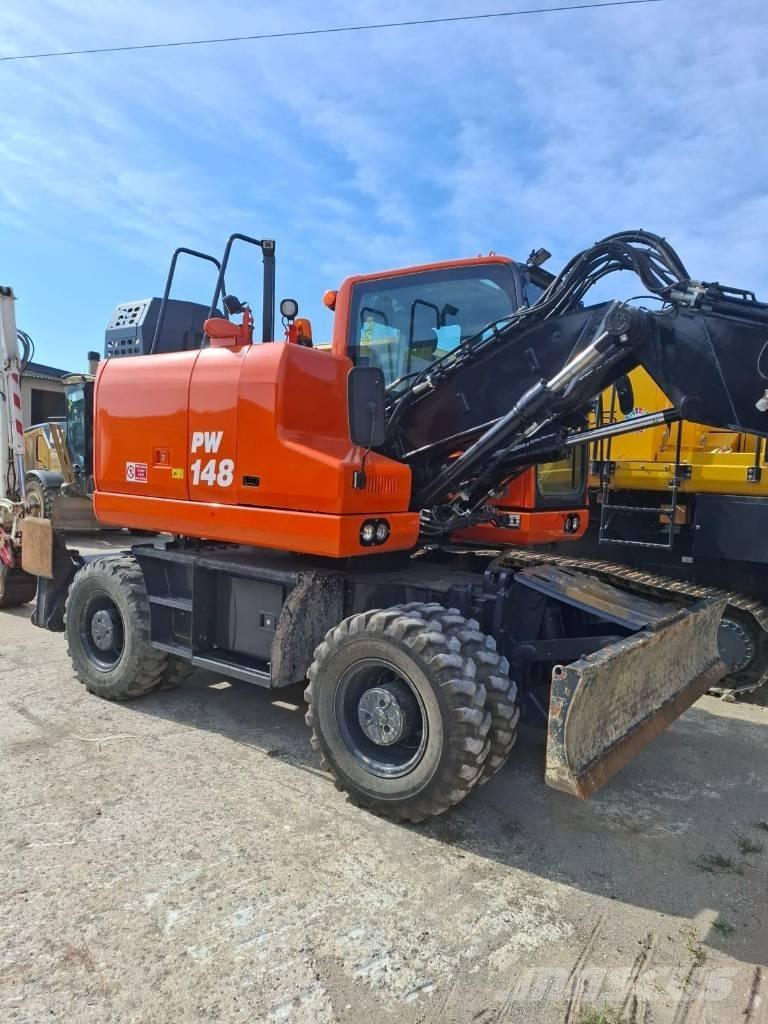 Komatsu PW 148-11 Excavatoare cu roti