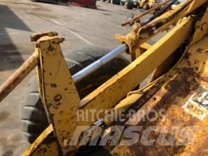 CAT 910 Incarcator pe pneuri