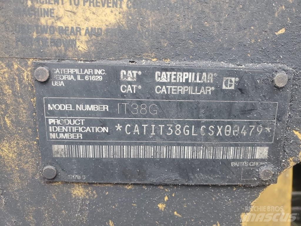 CAT IT38G Incarcator pe pneuri