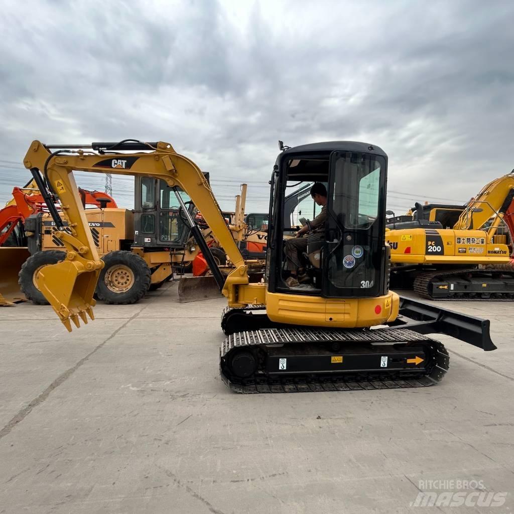 CAT 304 Excavatoare pe șenile
