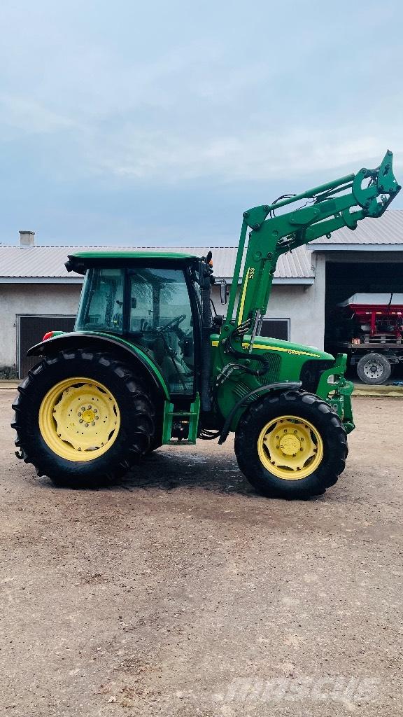 John Deere 5820 Tractoare