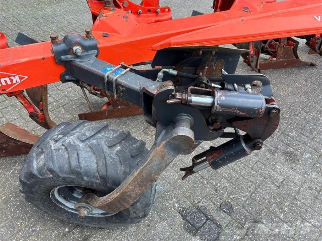 Kuhn VM 1525T Pluguri
